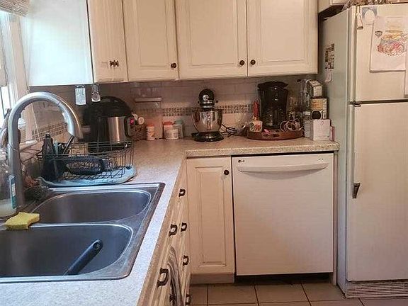 4th image of 244 N Brown Ave