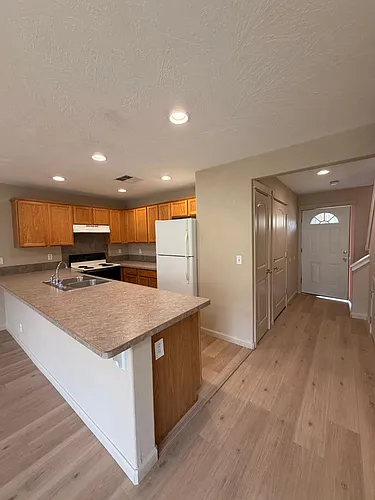 27 W 4th St Photo 1