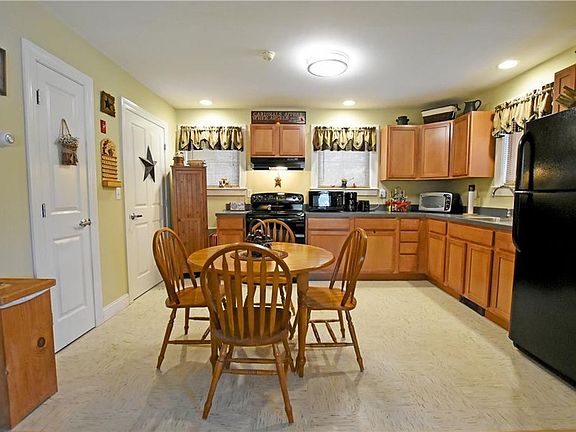 5th image of 751 Metacom Ave Unit 1