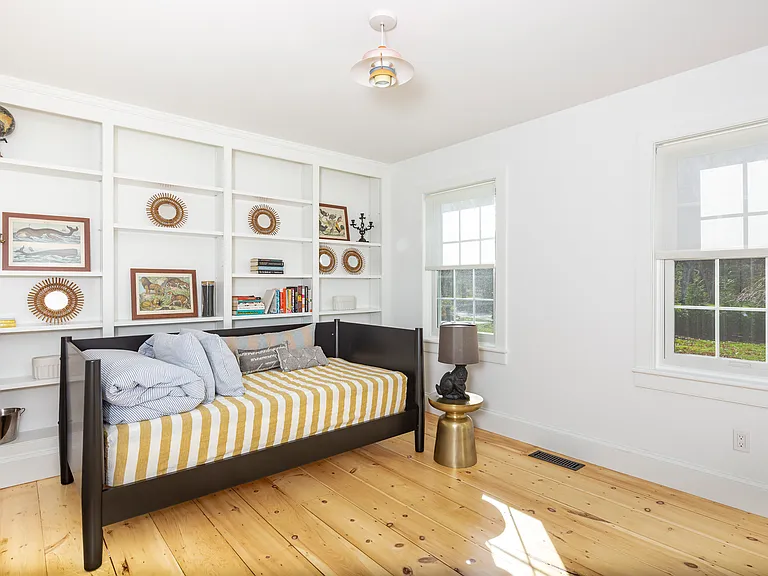 212 Meadows W — Photo 20