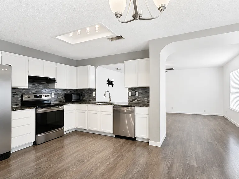 13354 Greenstone — Photo 4