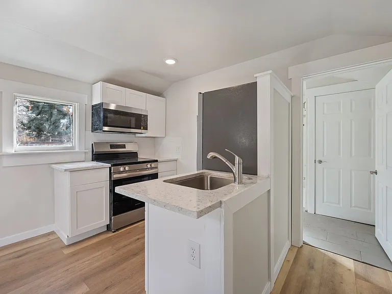 727 NW Georgia Ave — Photo 2