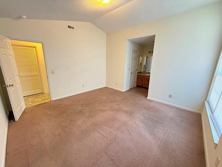 104 W Victoria Ct #F — Photo 14