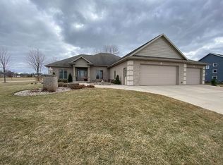 3412 Cottage Hill Dr, Green Bay, WI 54311