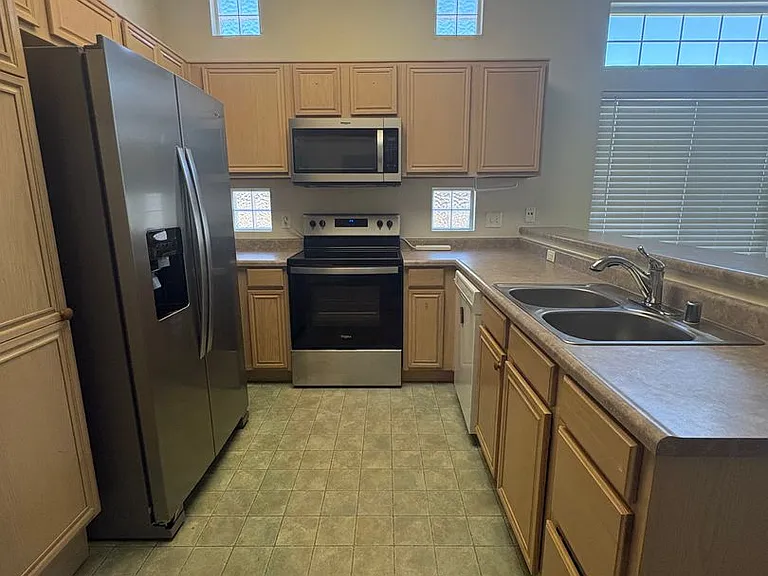 1369 Ridge Point Dr — Photo 5