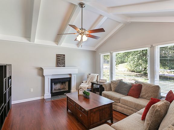 5th image of 1678 Independence Dr