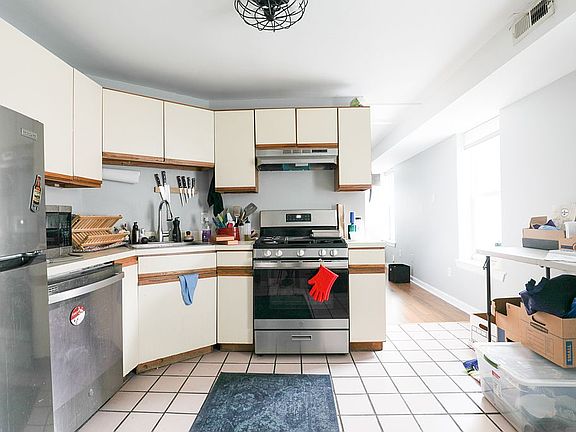 2nd image of 731 E Thompson St #1