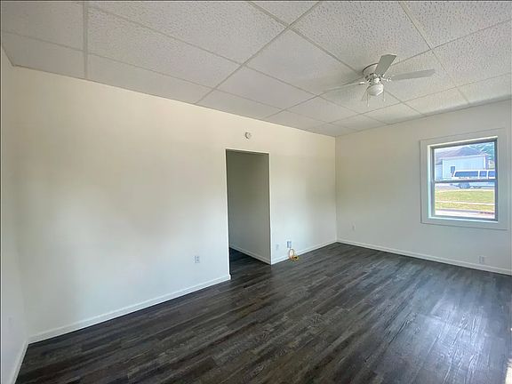 3rd image of 109 S Vine St #105