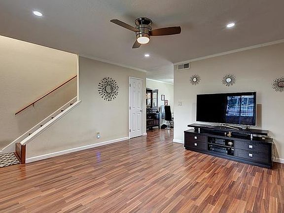 3rd image of 4930 Plaza Escuela