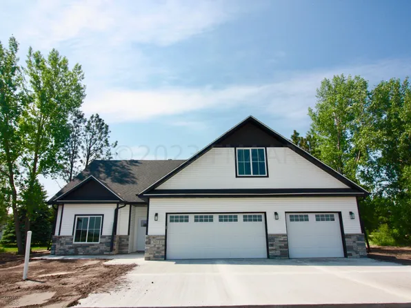 305 Prairie Dr S, Hankinson, ND 58041