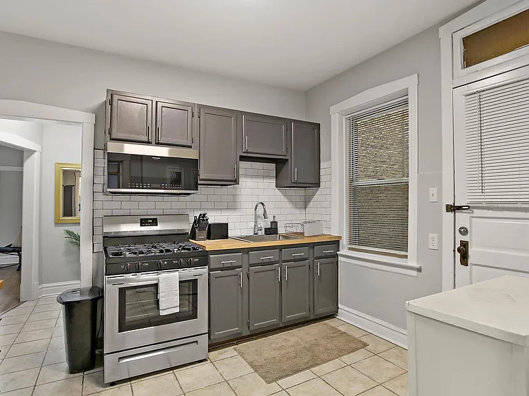 3400-04 N. Springfield/3906-08 W. Roscoe — Photo 10