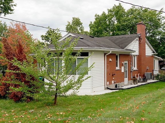 3rd image of 25 Thornridge Cres