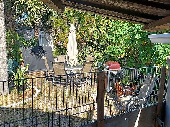 4th image of 1020 NE 63rd Ct #8