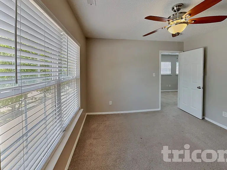 3032 Buttonwood Ln — Photo 9