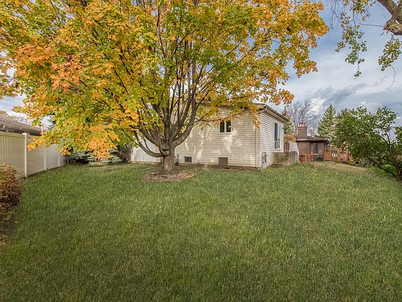 3rd image of 2351 Bellaire Ct