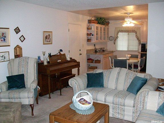 3rd image of 1129 Meadowview Dr