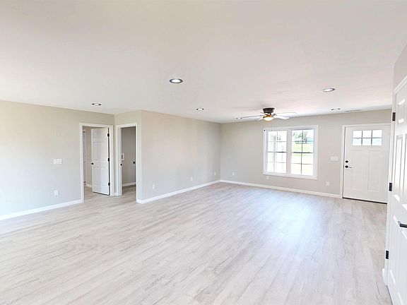 5th image of 328 Ranger Ln