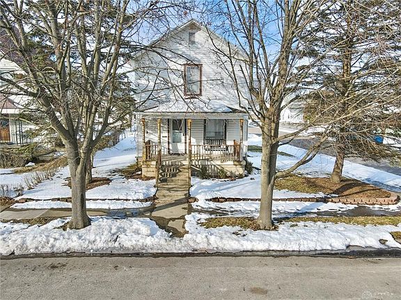 3rd image of 1001 W Race St