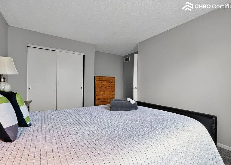 Queen Size Bed-3rd Bedrooom