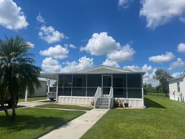 233 Oak St SW, Labelle, FL 33935