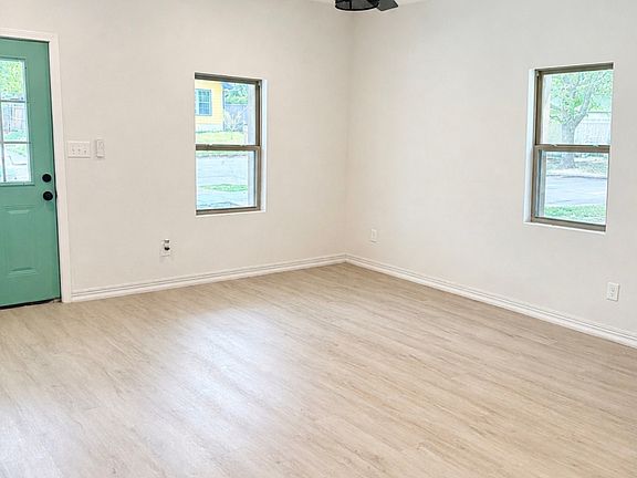 3rd image of 811 W Day St