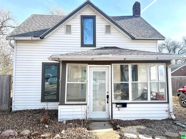 220 S Pine St, Vermillion, SD 57069