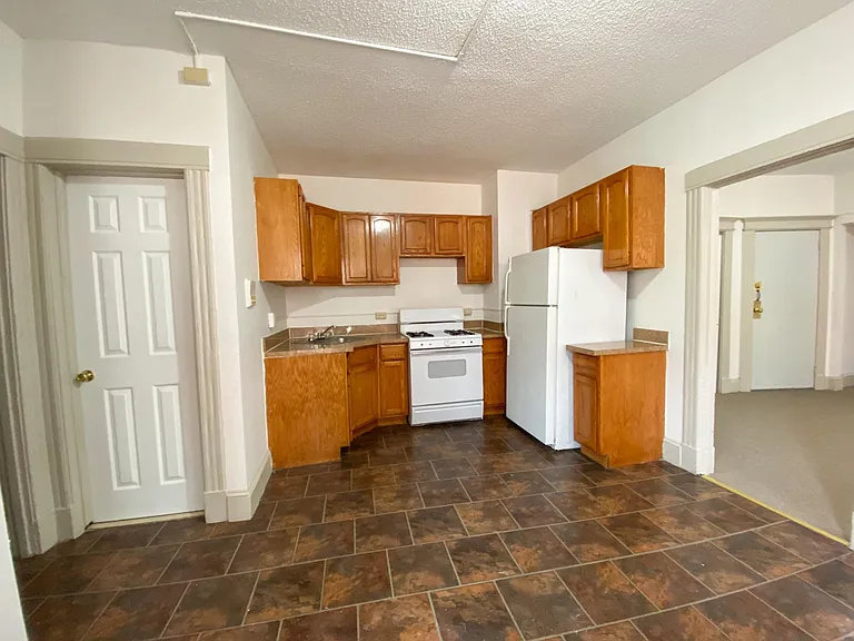 31 Bond St #1E — Photo 2