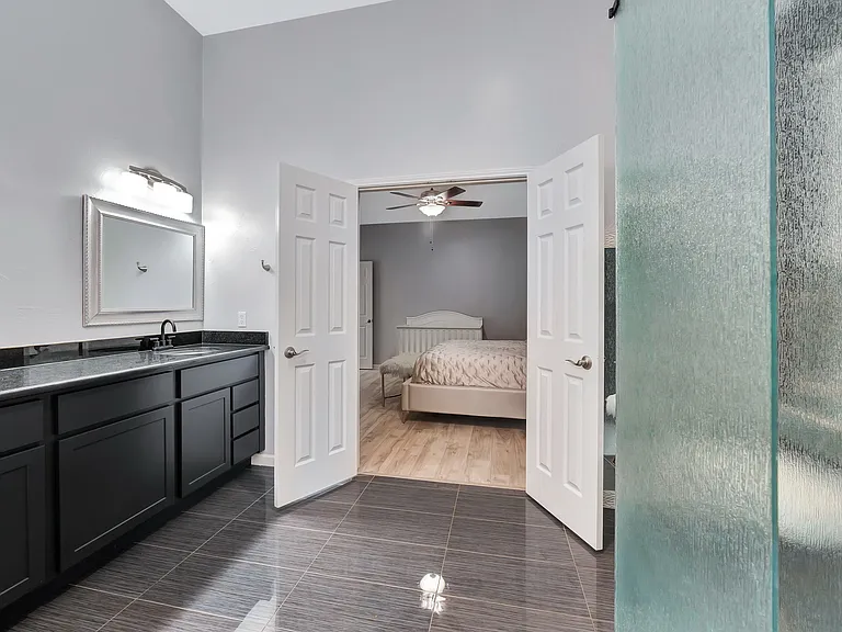 8412 Pioneer Dr — Photo 17