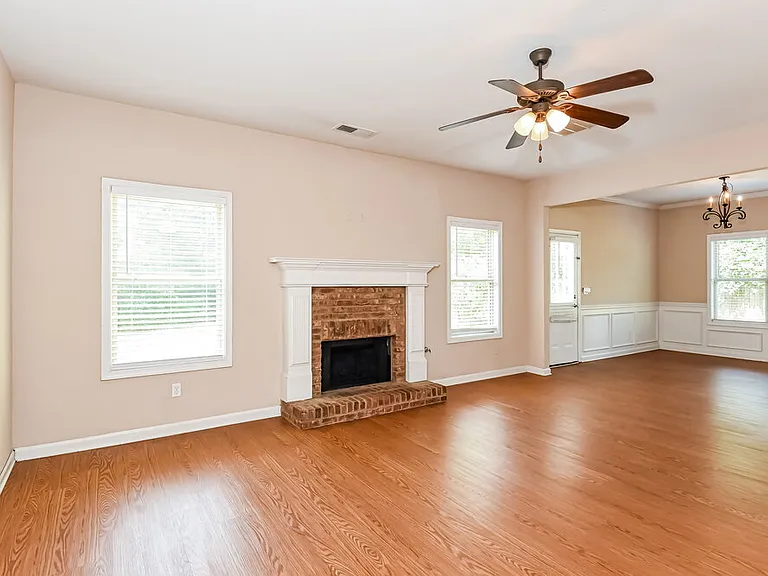 16 Rosen St NW — Photo 4