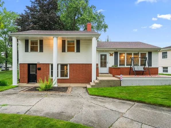 1076 W 11th St, Hobart, IN 46342