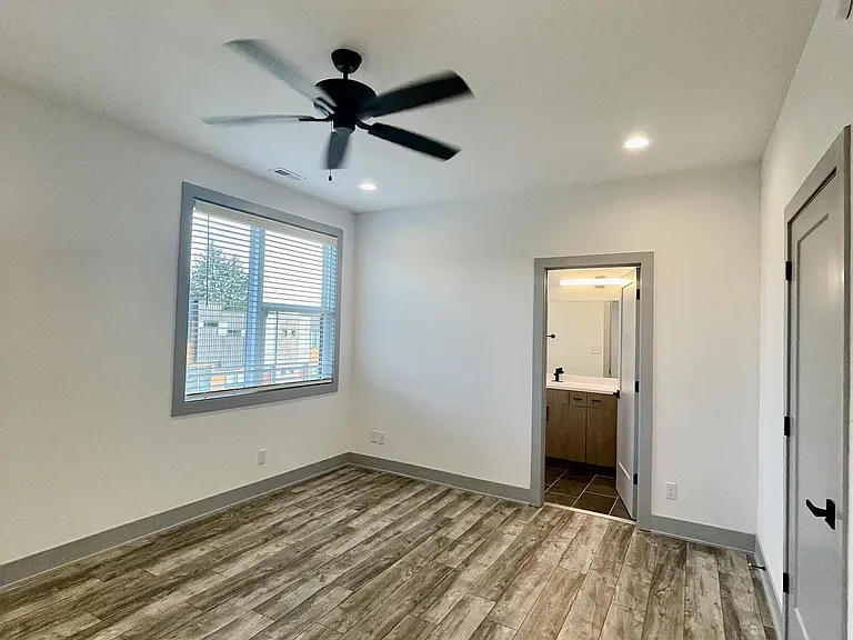 420 Breezewood Dr #107 — Photo 2