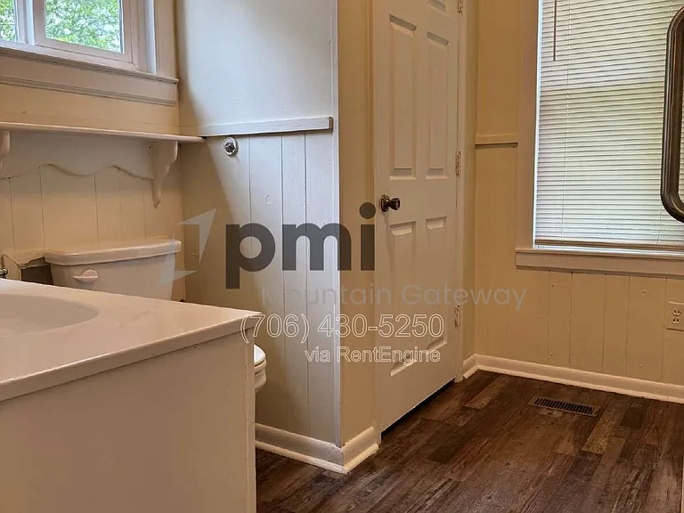 319 Oak Ave #B — Photo 11