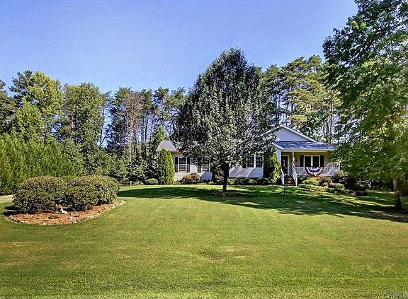 2nd image of 142 Hidden Oak Dr