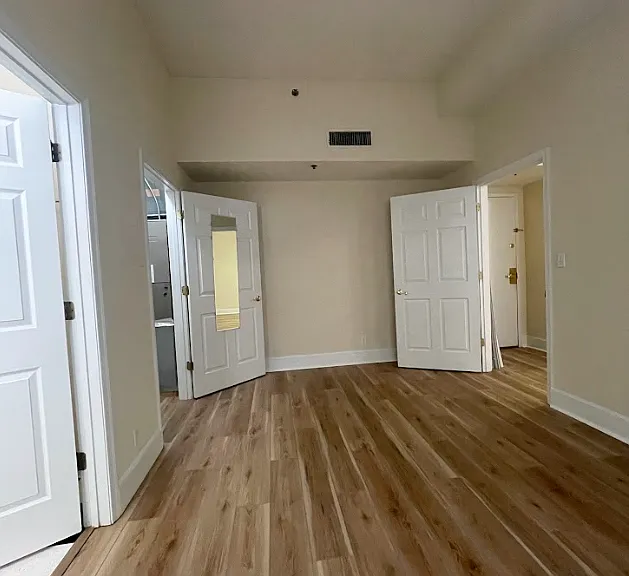 Linden Towers — Photo 17