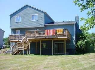 3317 Pine Creek Dr, Brighton, MI