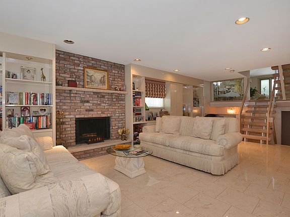 3rd image of 1415 E 70th St