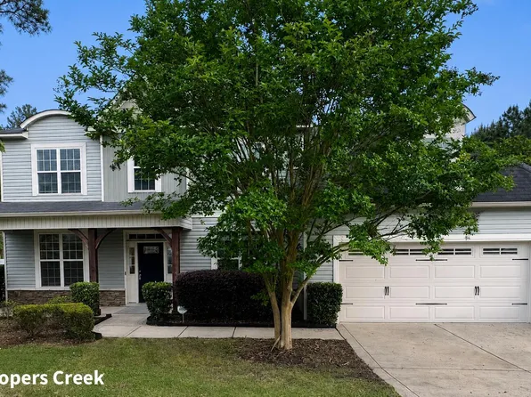 87 Coopers Creek Ave, Spring Lake, NC 28390