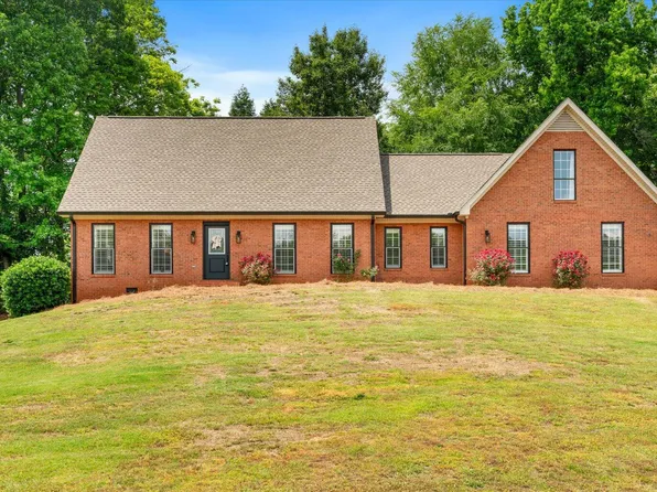 2654 Foxmore Cir, Dalton, GA 30720