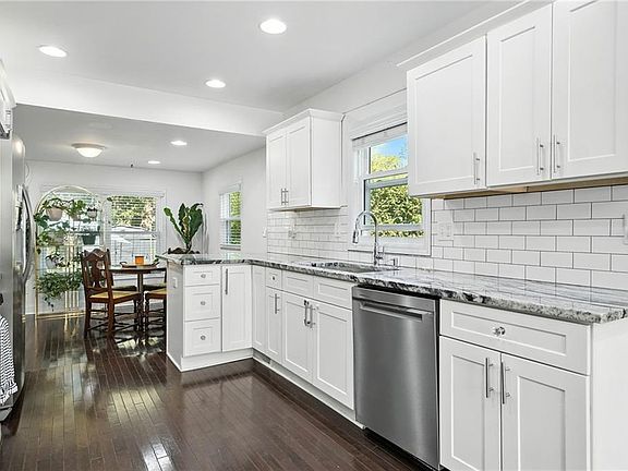 2nd image of 97 Mortimer St SE