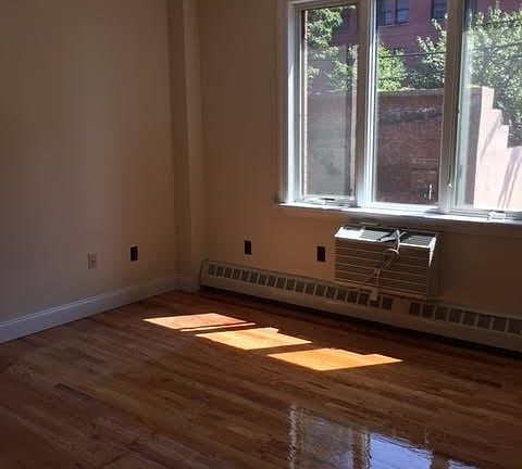 5th image of 598 President St