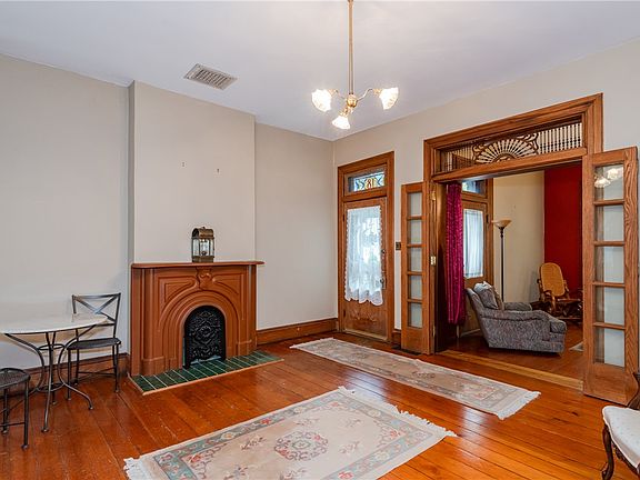 5th image of 18 Potomac St