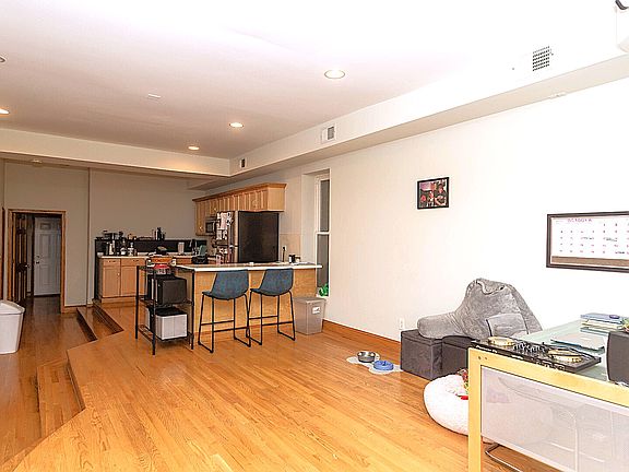 4th image of 1414 N Western Ave #2