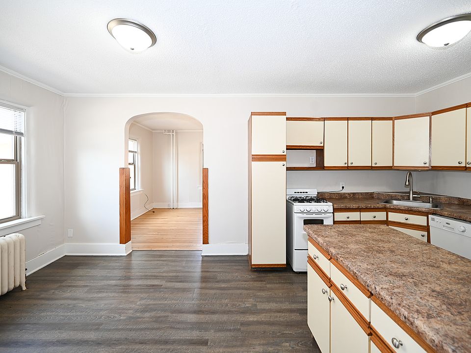 Kitchen/Dining Area