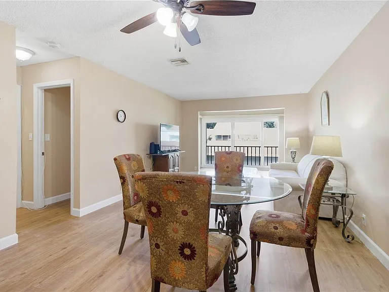 2060 Marilyn St #207 — Photo 6