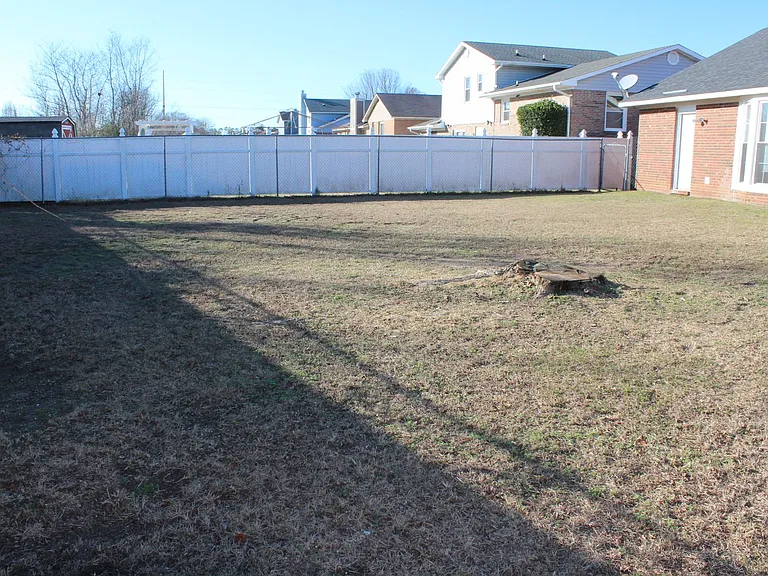 7805 Gallant Ridge Dr — Photo 27