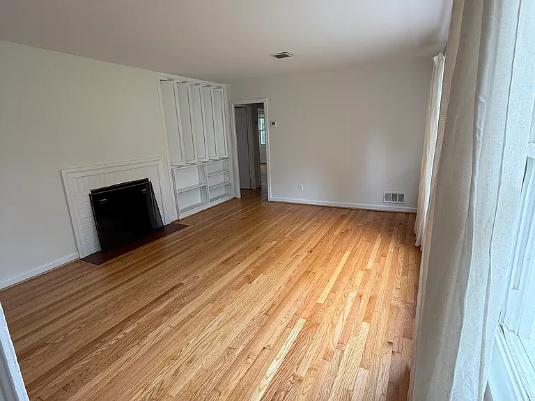 4325 Maple Ave — Photo 8