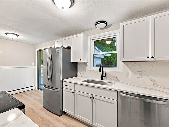 4th image of 46 Kay St