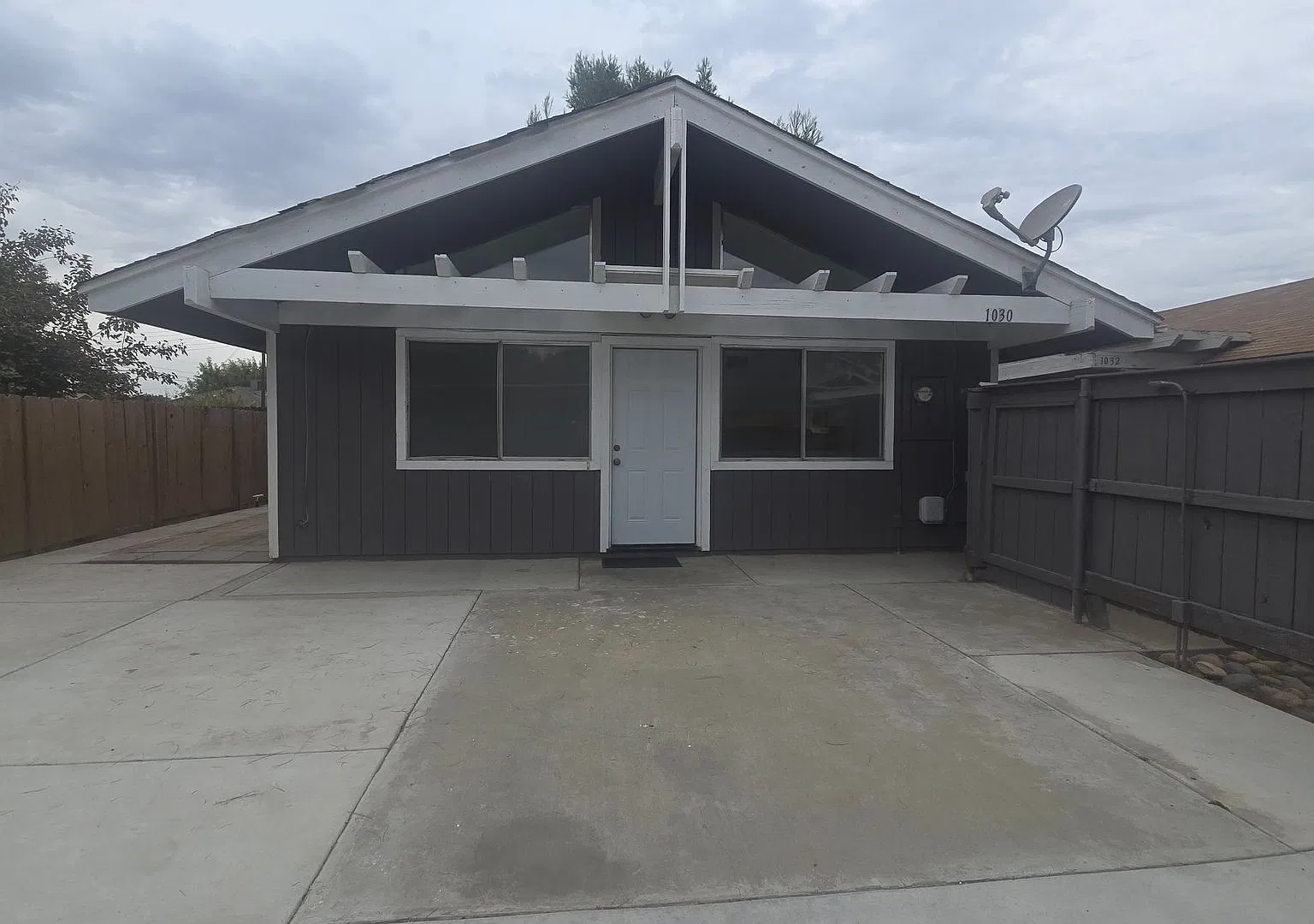 Great 2 Bedroom 1 Bathroom — Photo 1