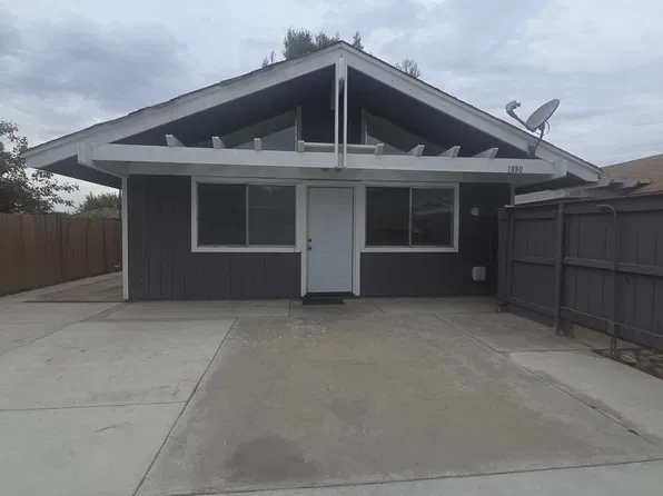 1030 Kaweah St, Hanford, CA 93230