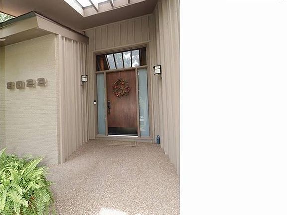 Covered, skylit entry porch. No rain on visitors at the door!